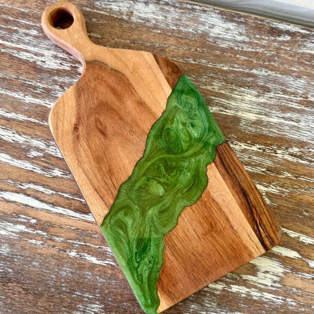 Emerald Green Resin River Wooden Cutting Board Charcuterie Board with Handle - Picture 5 of 6